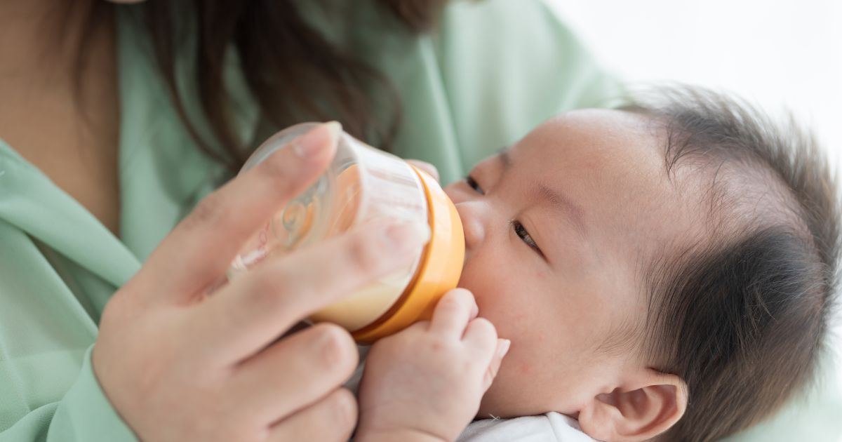 How To Carry Cow Milk For Baby While Travelling